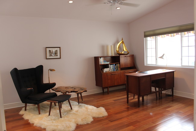 Master bedroom lopunge chair and desk - 420 29th Pl