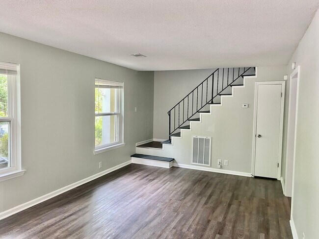 Primary Photo - Hixson Townhome: 3 Bed/1.5 Bath; 2 Stories...
