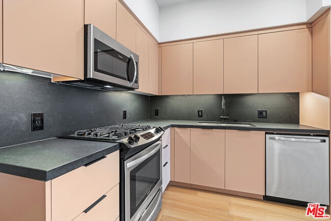 Building Photo - 10601 Washington Blvd