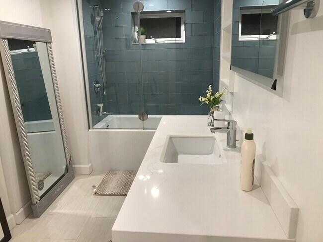 Building Photo - 266 Humboldt Rd