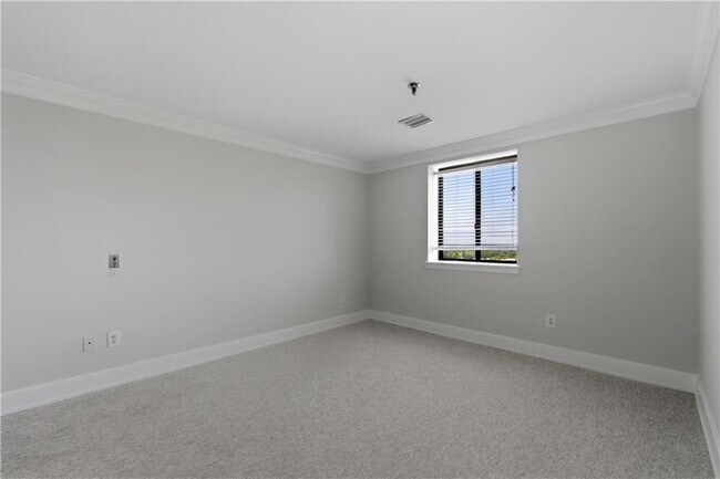 Building Photo - 300 Johnson Ferry Rd