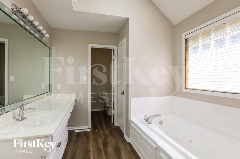 Building Photo - 8236 N Hope Ave