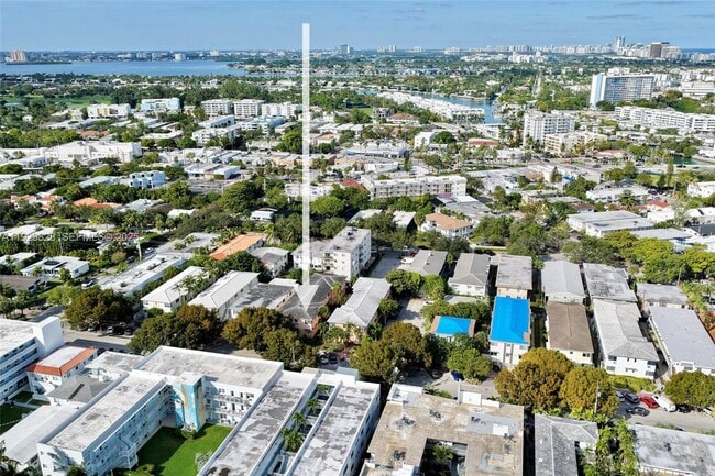 Building Photo - 993 Bay Dr