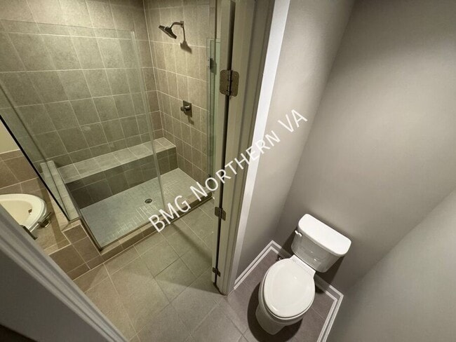 Building Photo - 43339 Stadium Ter