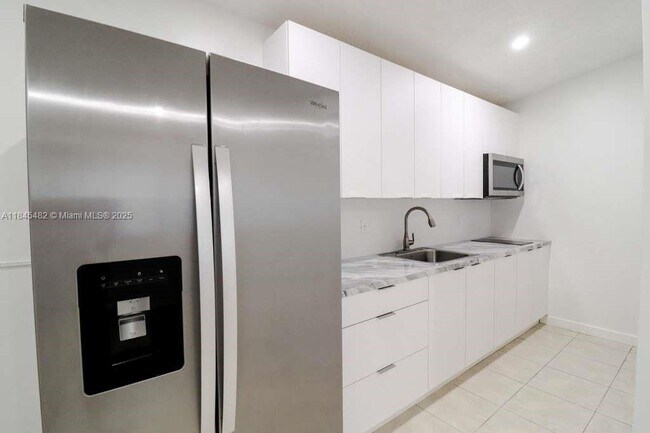 Building Photo - 3170 W 78th St