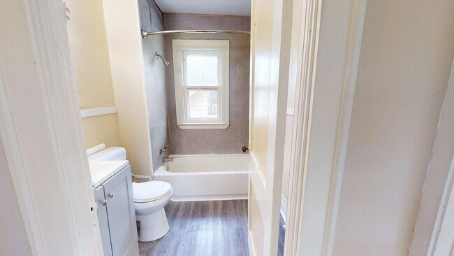 Building Photo - 3045 E 130th St