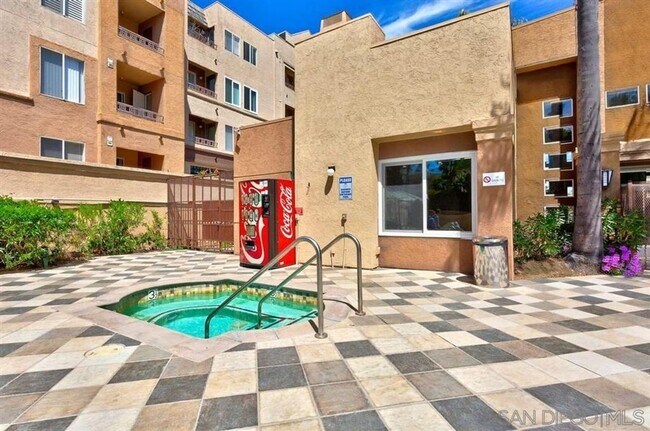 Building Photo - 3550 Lebon Dr