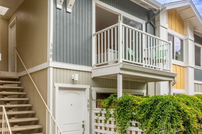 Building Photo - 2Bd/1Ba Clean Condo near Sunny Cove! ( Co-...