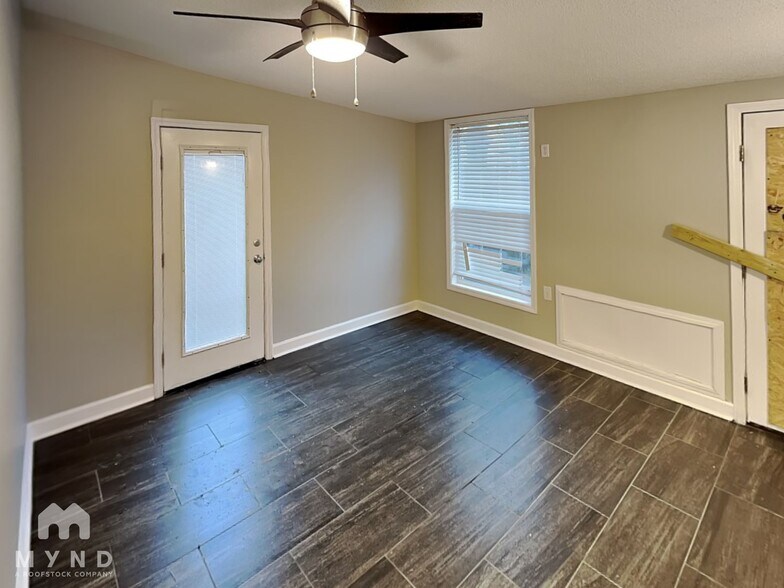 Building Photo - 6827 Starkenburg Ln