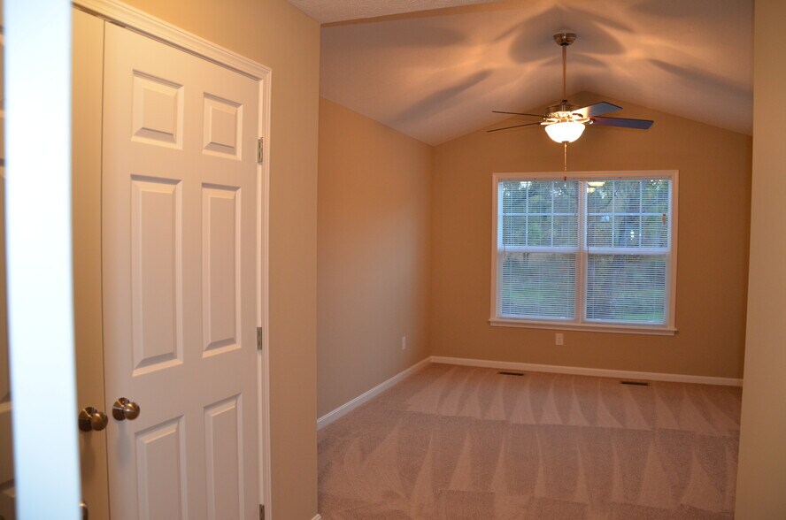 Building Photo - 1521 Meadowbrook Blvd