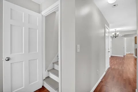 Building Photo - 528 Broadway St