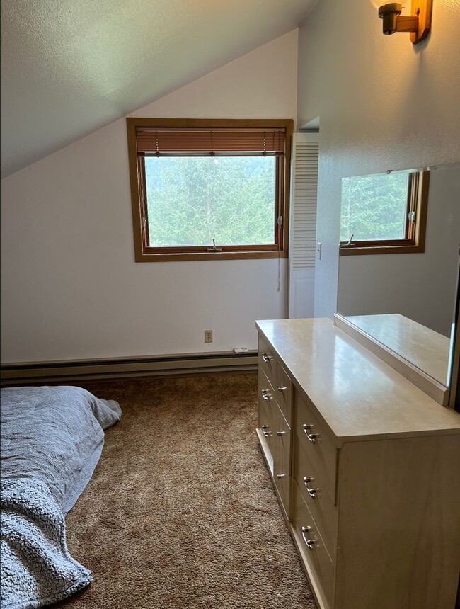 Building Photo - 222 Timberline Dr