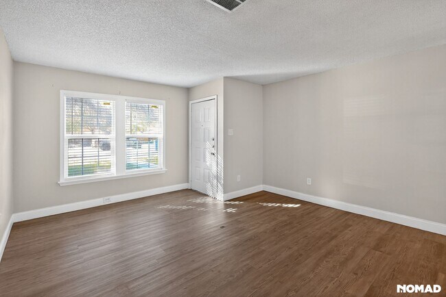 Building Photo - Modern 3BR Rental with Gated Yard, Garage & Prime San Antonio Location