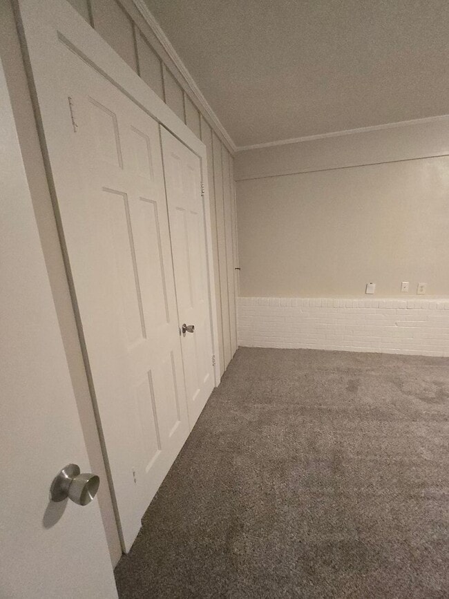 Building Photo - $300 Off 1st Month