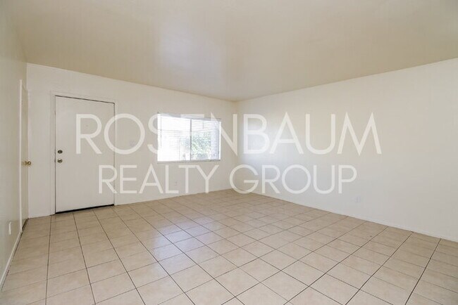 Building Photo - 1326 N Miller Rd