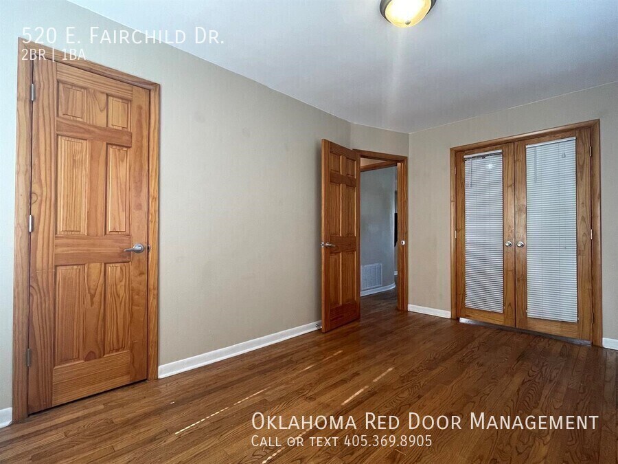 Building Photo - 520 E Fairchild Dr