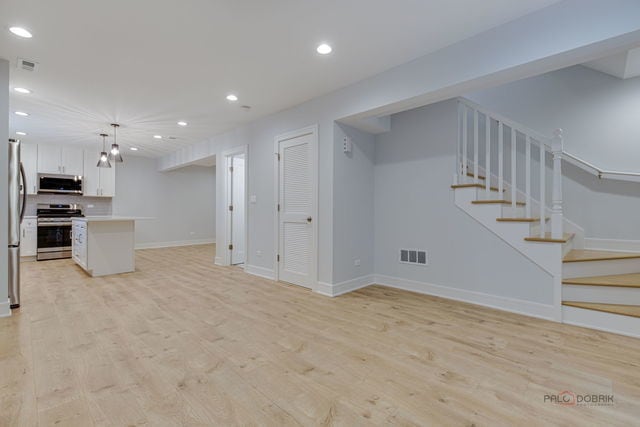 Building Photo - 1746 N California Ave