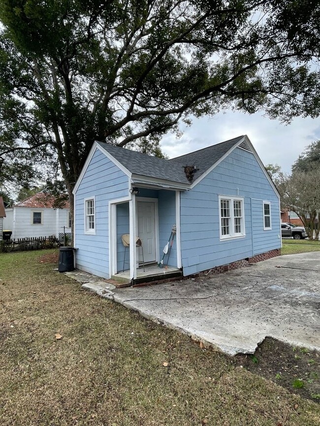 Building Photo - **REDUCED!! MIDTOWN BUNGALOW