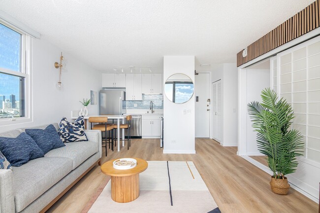 Building Photo - Beautifully Remodeled and Fully furnished ...