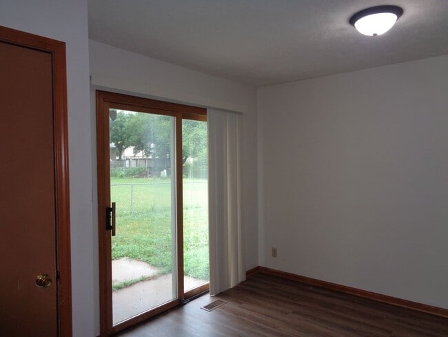Building Photo - Spacious 3-Bedroom Home with Fenced Yard –...