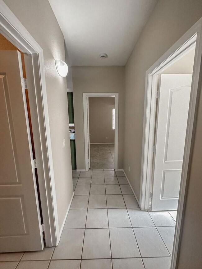 Building Photo - IMMACULATE REMODLED 2 STORY HOME IN HENDER...