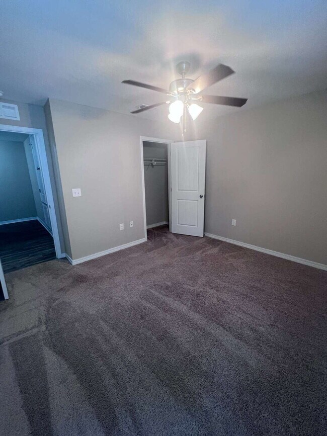 Building Photo - 426 Eisenhower Dr