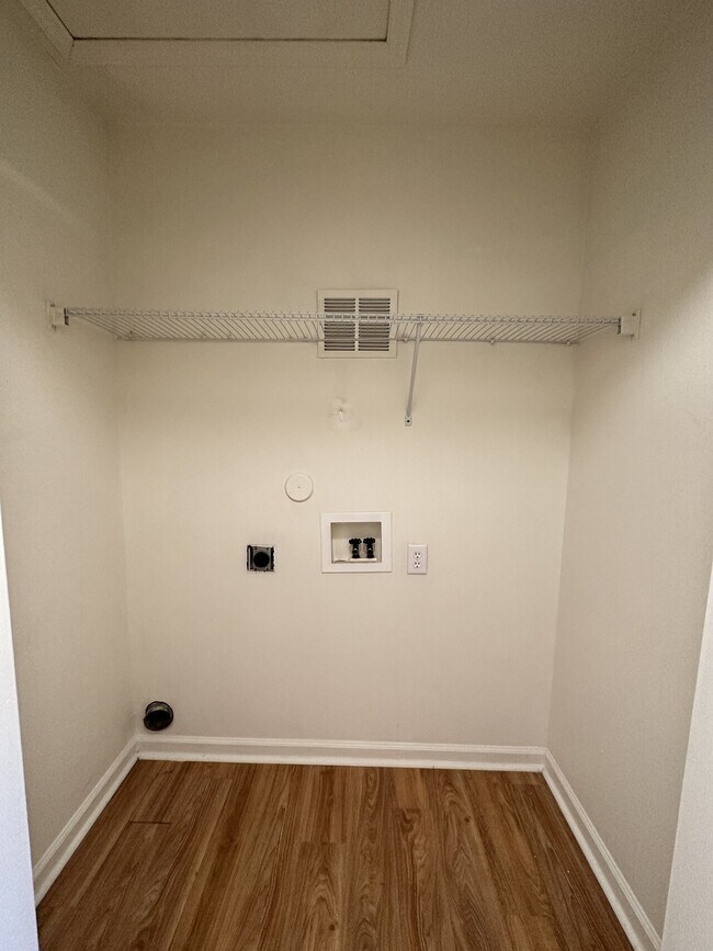 Building Photo - 4406 McClelland Dr