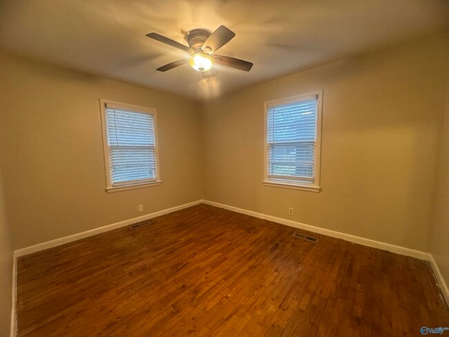 Building Photo - 1808 Oakwood Ave NE