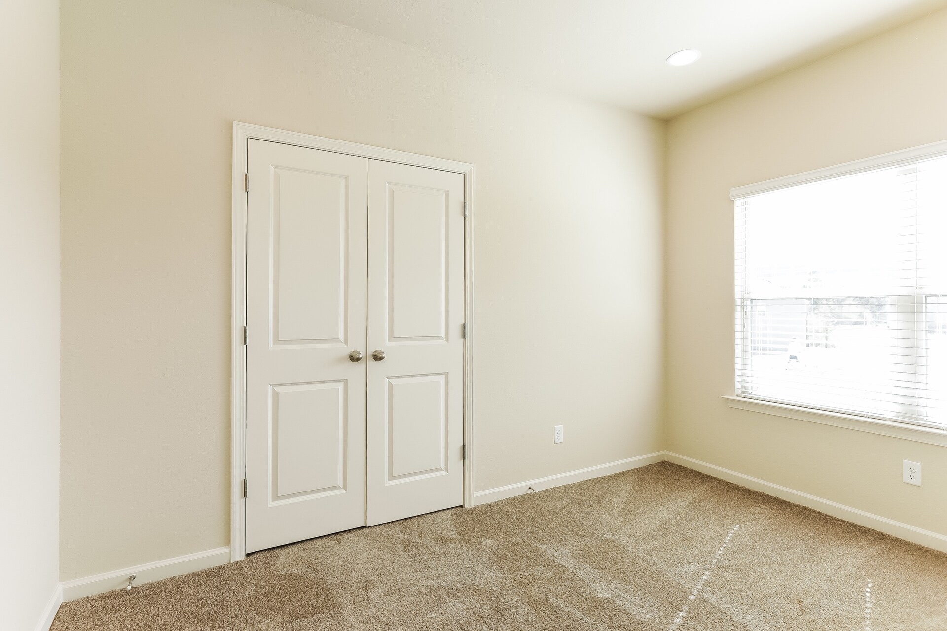 Building Photo - 325 Clover Cir