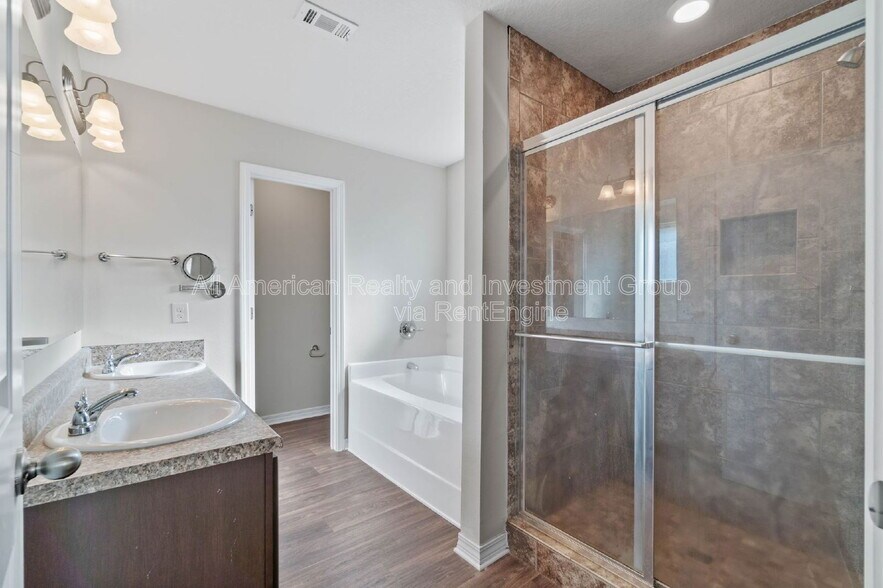 Building Photo - 229 Croft Cir