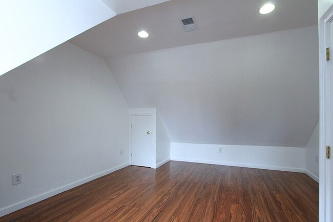 Building Photo - 6 Adams St