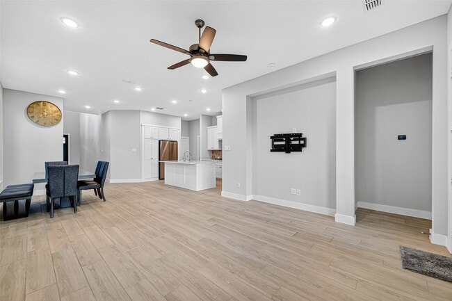 Building Photo - 151 Nightshade St