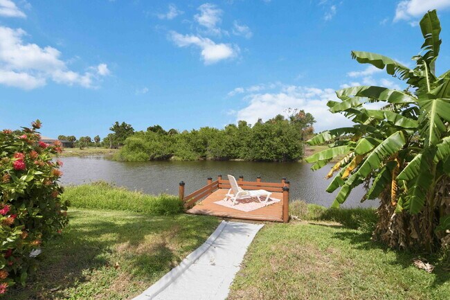 Building Photo - "Spacious 3-Bedroom Retreat with 2 Full Baths in Rotonda West Pinehurst!"