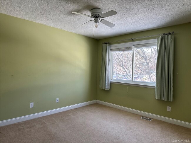 Building Photo - 223 Springmeadow Dr