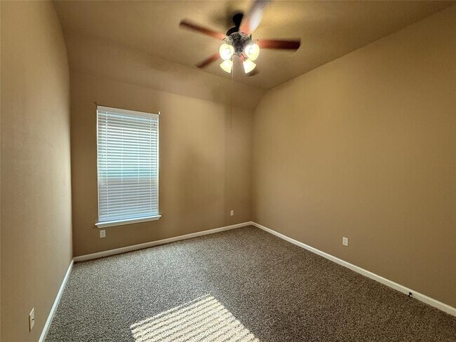 Building Photo - 2404 Sweetwater Ln