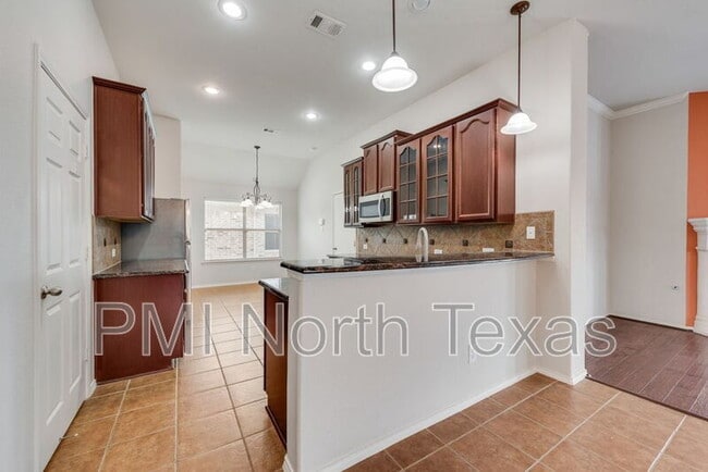 Building Photo - 12608 Red Hawk Dr
