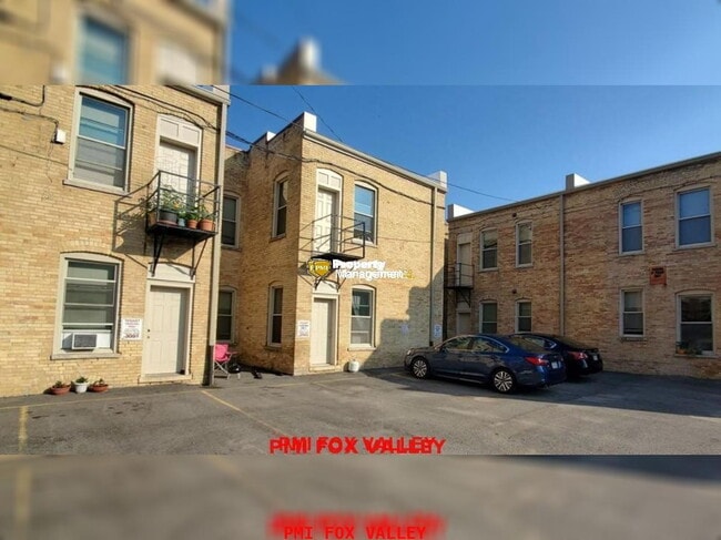 Building Photo - Updated 4-Bedroom Apartment in Oshkosh - 1...