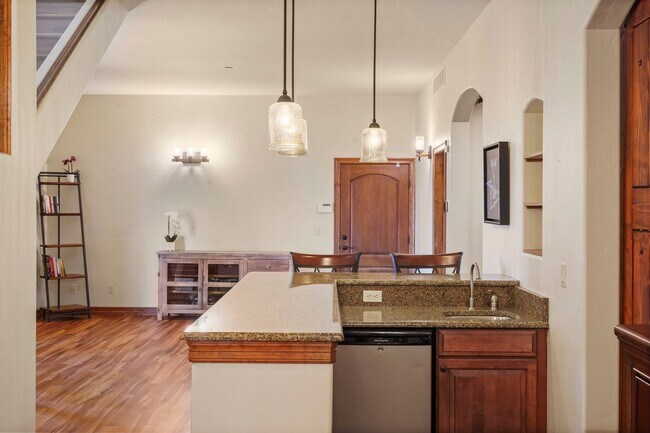 Building Photo - Stunning Broadmoor Estate with Mountain & City Views