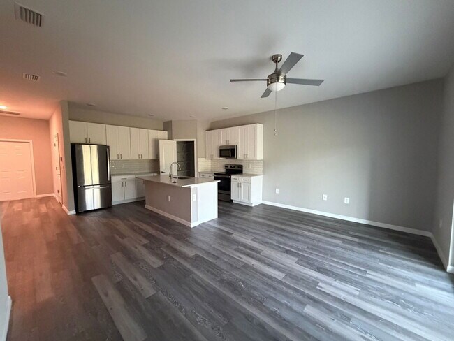 Building Photo - 1306 Saxony Cir