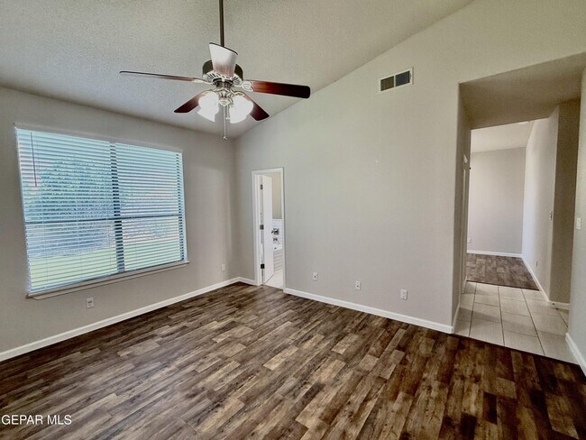 Building Photo - 12749 Tierra Salas Dr