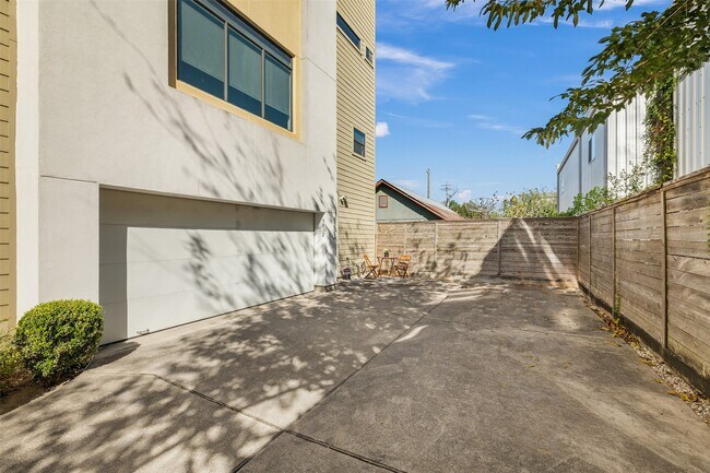 Building Photo - 5012 Cornish St