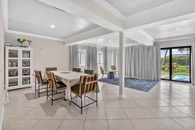 Building Photo - 10065 Camelback Ln