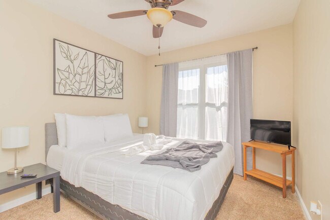 Building Photo - 1930 16th Ave