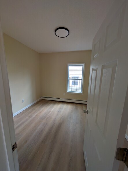 Building Photo - 476 3rd St