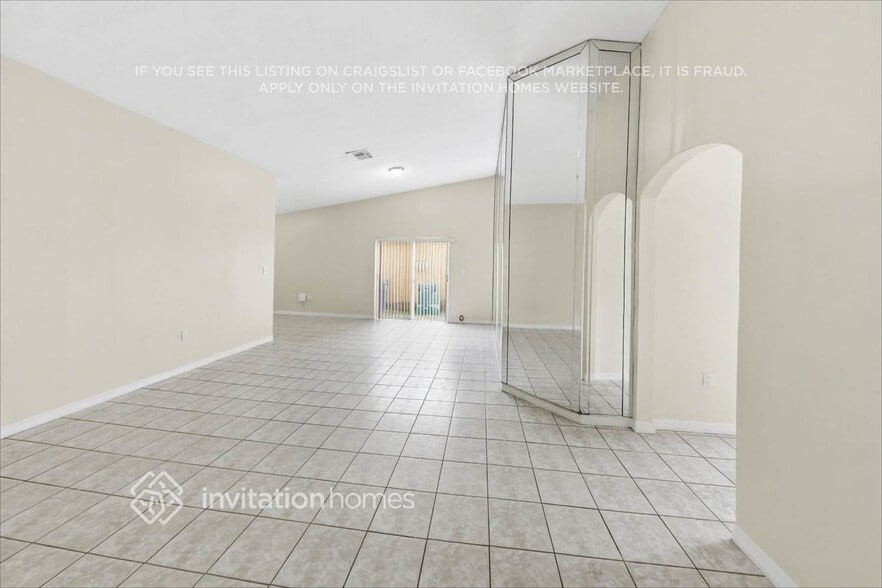 Building Photo - 957 NW 128th Pl