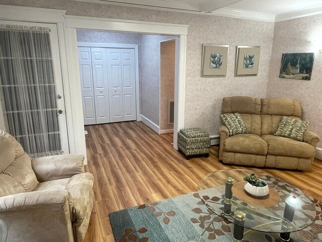 Building Photo - 136 Russell St