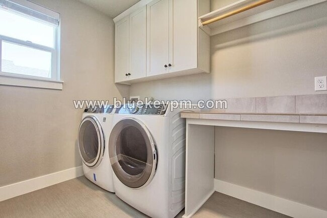 Building Photo - 4 Bed, 3 Bath Home in Walnut Grove Near An...
