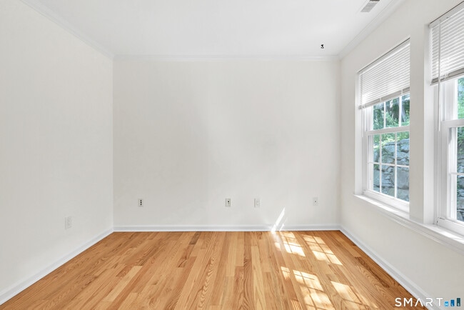 Building Photo - 259 Mayfield Dr