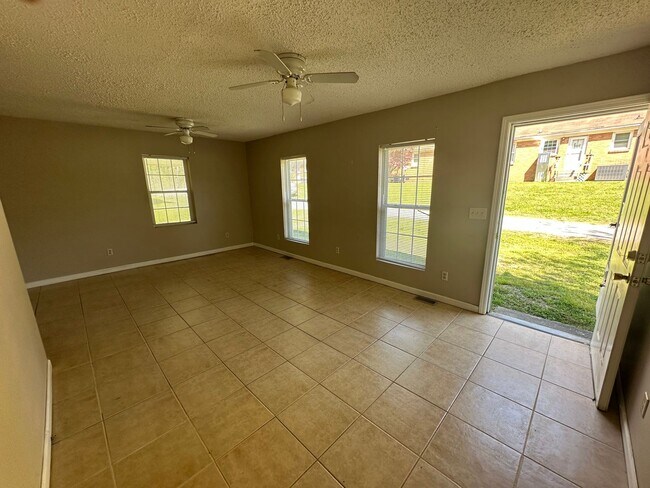 Building Photo - 115 Pindal Rd