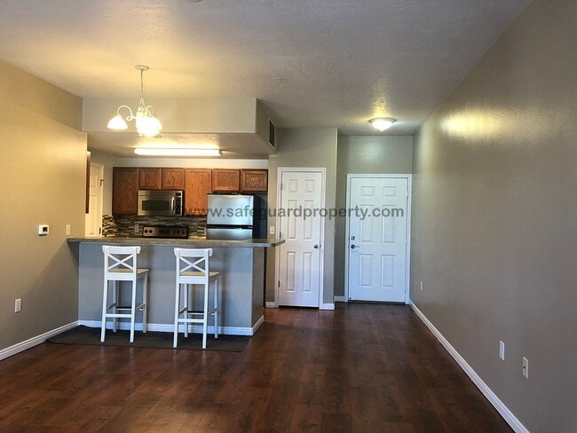 Building Photo - Fabulous 2 Bedroom Condo in Sandy